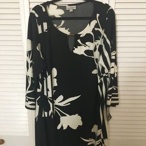 Elegant Black and White dress 👗 with tags!!!